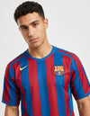 Dettaglio maglia Barcellona Home 2005/2006 Nike con stemma FC Barcelona e logo Nike giallo su strisce blaugrana senza sponsor