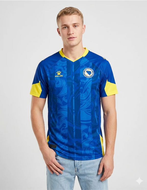 Maglia Bosnia Erzegovina Home 2026 Kelme blu con pattern marmorizzato e inserti gialli