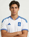 maglia grecia home 2026 adidas dettaglio stemma ellas colletto blu bianco