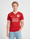 Maglia Manchester United Home 2006/2007 Nike rossa con sponsor AIG e stemma MUFC indossata da modello