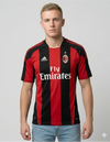Maglia AC Milan Home 2010/2011 Adidas a strisce rossonere indossata da modello
