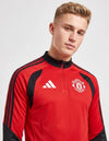 Manchester United Tuta Rossa Adidas 2026/2027 – dettaglio collo e stemma
