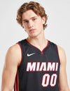 Canotta Miami Heat Icon Edition Swingman Nike nera dettaglio