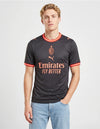 Maglia Milan Terza 2026/2027 Puma nera con bordi corallo indossata a figura intera