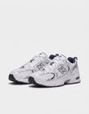 New Balance 530 bianche e argento con dettagli navy logo N e tecnologia ABZORB vista frontale
