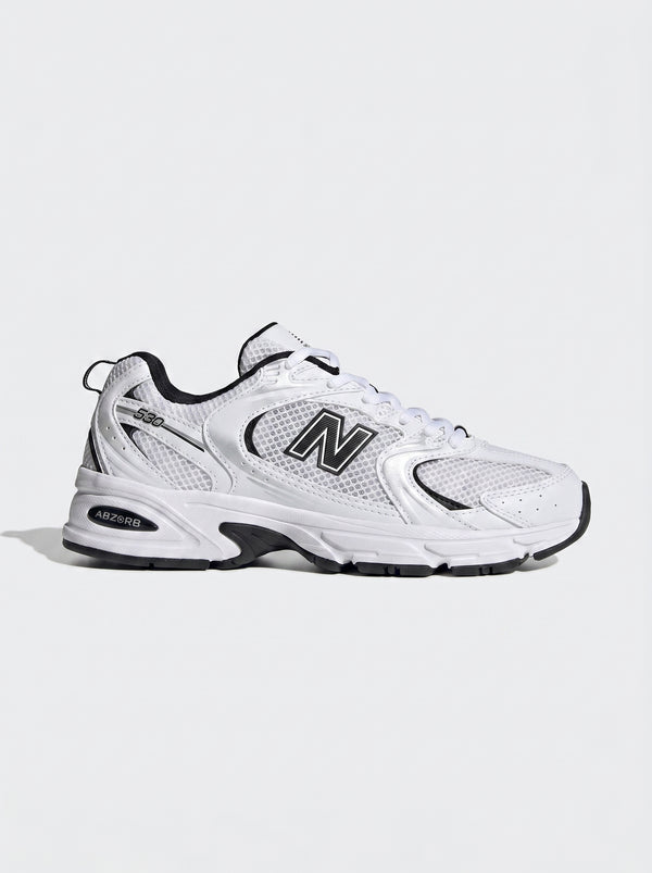 New Balance 530 bianche e nere con scritta 530 e logo N laterale vista laterale