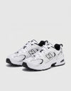 New Balance 530 bianche e nere con dettagli argento logo N nero e tecnologia ABZORB vista frontale