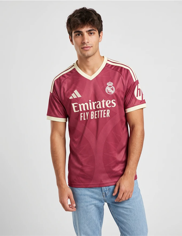 Terza maglia Real Madrid Adidas rosa – indossata fronte