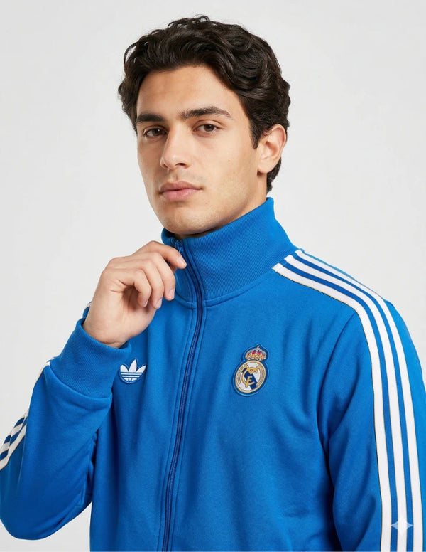 real madrid tuta terrace icon 2025 2026 adidas originals dettaglio stemma ricamato