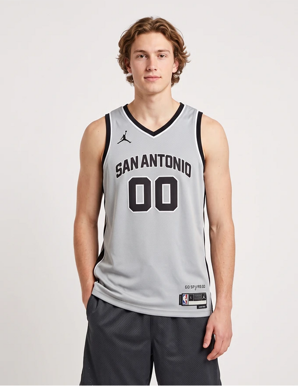 Canotta San Antonio Spurs Statement Swingman 2025/2027 Jordan Brand con wordmark San Antonio, vista frontale intera
