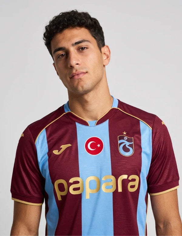Trabzonspor Maglia Home 2026/2027 Joma – dettaglio stemma