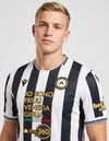 Maglia Udinese Home 2026/2027 Macron a strisce bianconere con dettagli oro e stemma dorato
